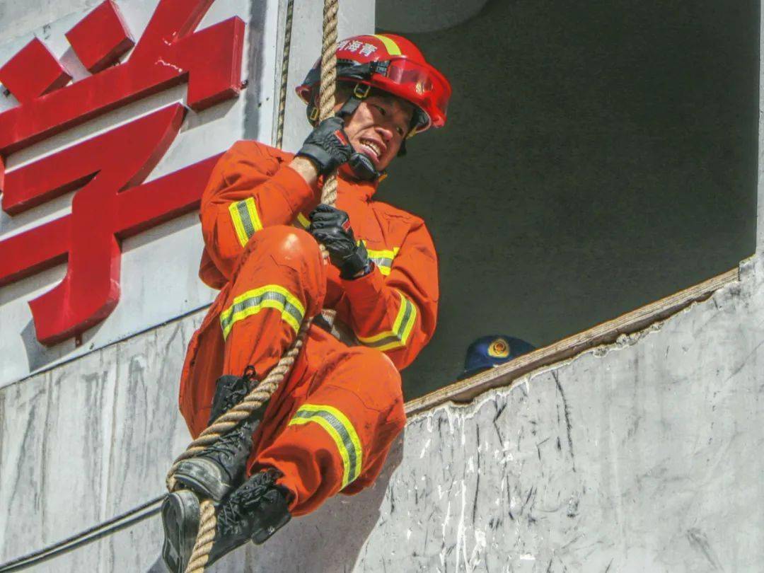精彩瞬间对决，双方防守严密无死角的简单介绍