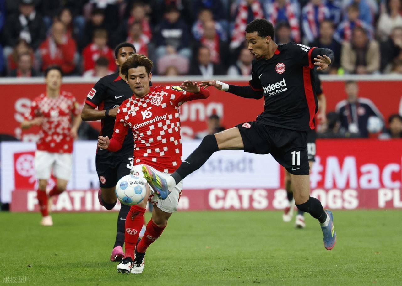 爱游戏竞技-包含法兰克福球员展现出强大实力，轻松击败对手的词条