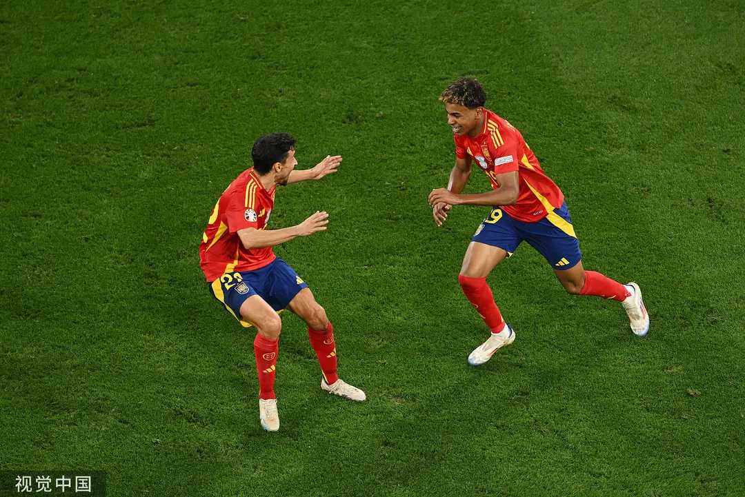 欧洲顶级球队的对决吸引了全球球迷的目光，引发热议的简单介绍