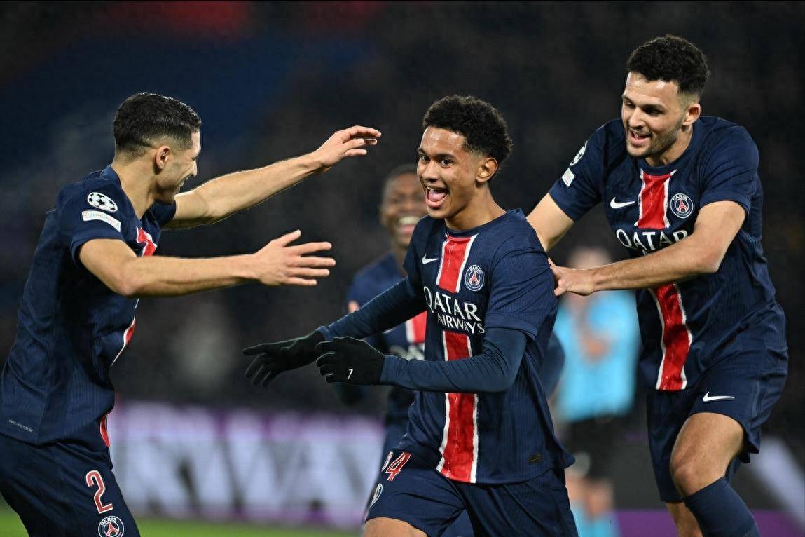 巴黎圣日耳曼豪取大胜，法甲联赛领跑