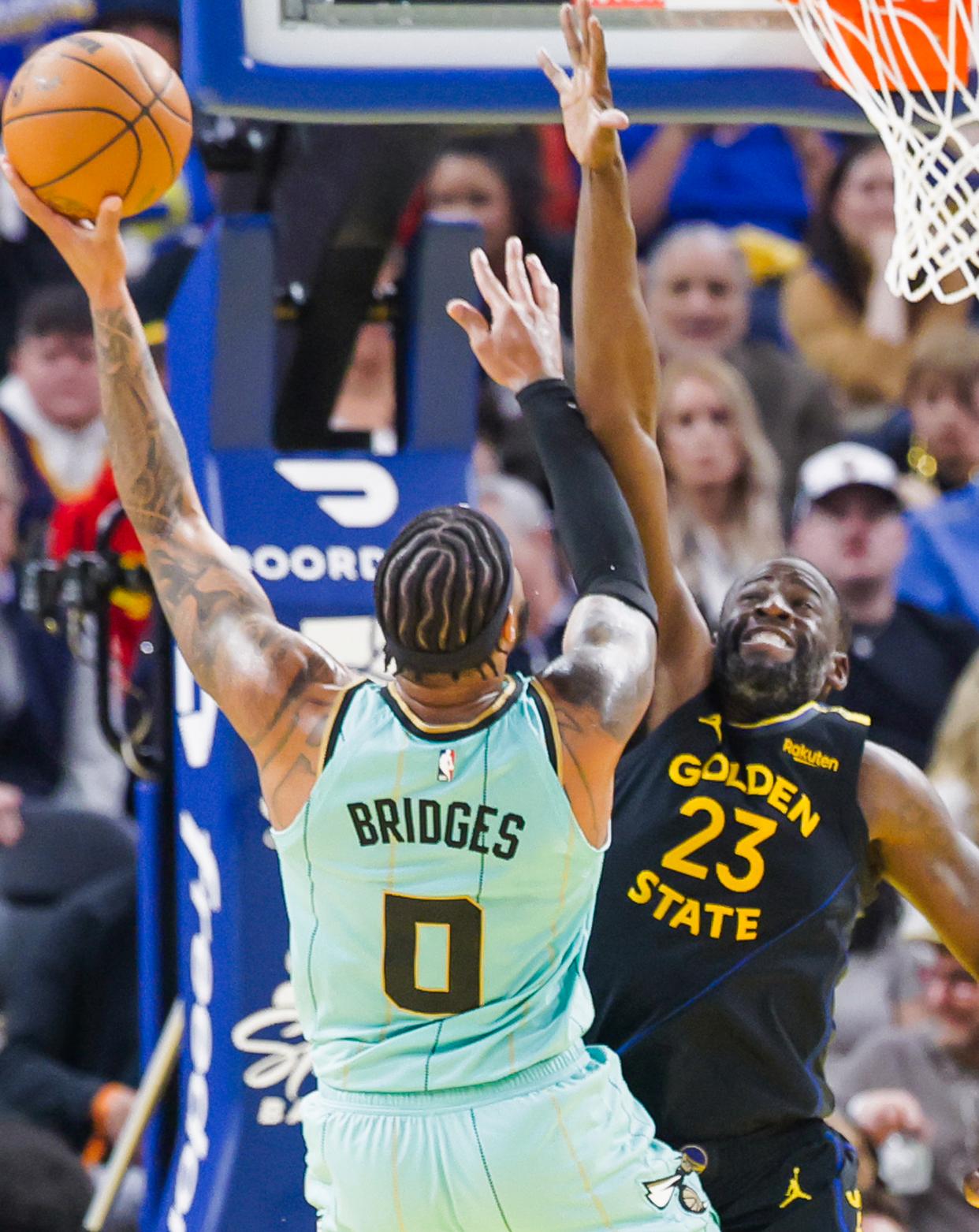 爱游戏注册-勇士队客场战胜黄蜂队，保持连胜