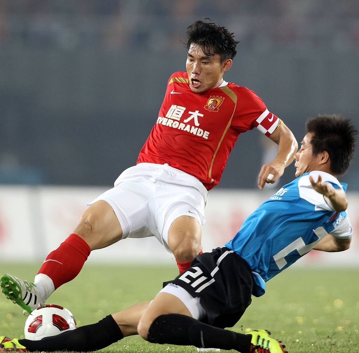 包含上海绿地申花客场大败广州恒大，士气受挫的词条