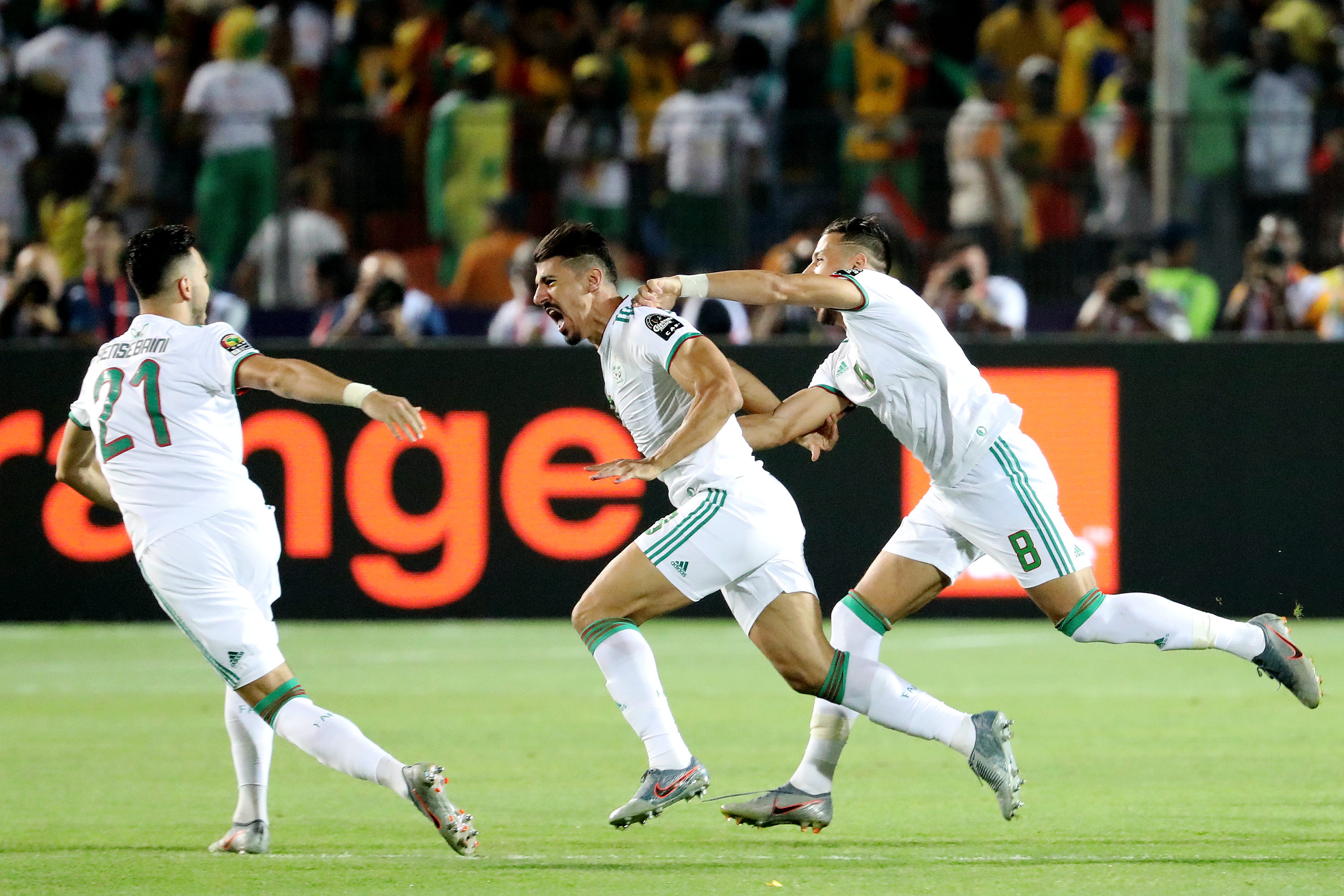 阿尔及利亚队在篮球比赛中夺得胜利 阿尔及利亚队在篮球比赛中夺得胜利