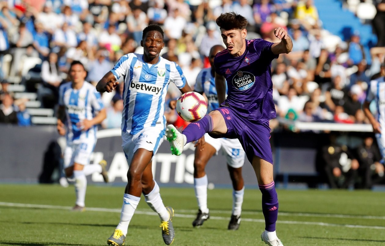 包含格拉纳达客场全取三分，继续保持不败的词条