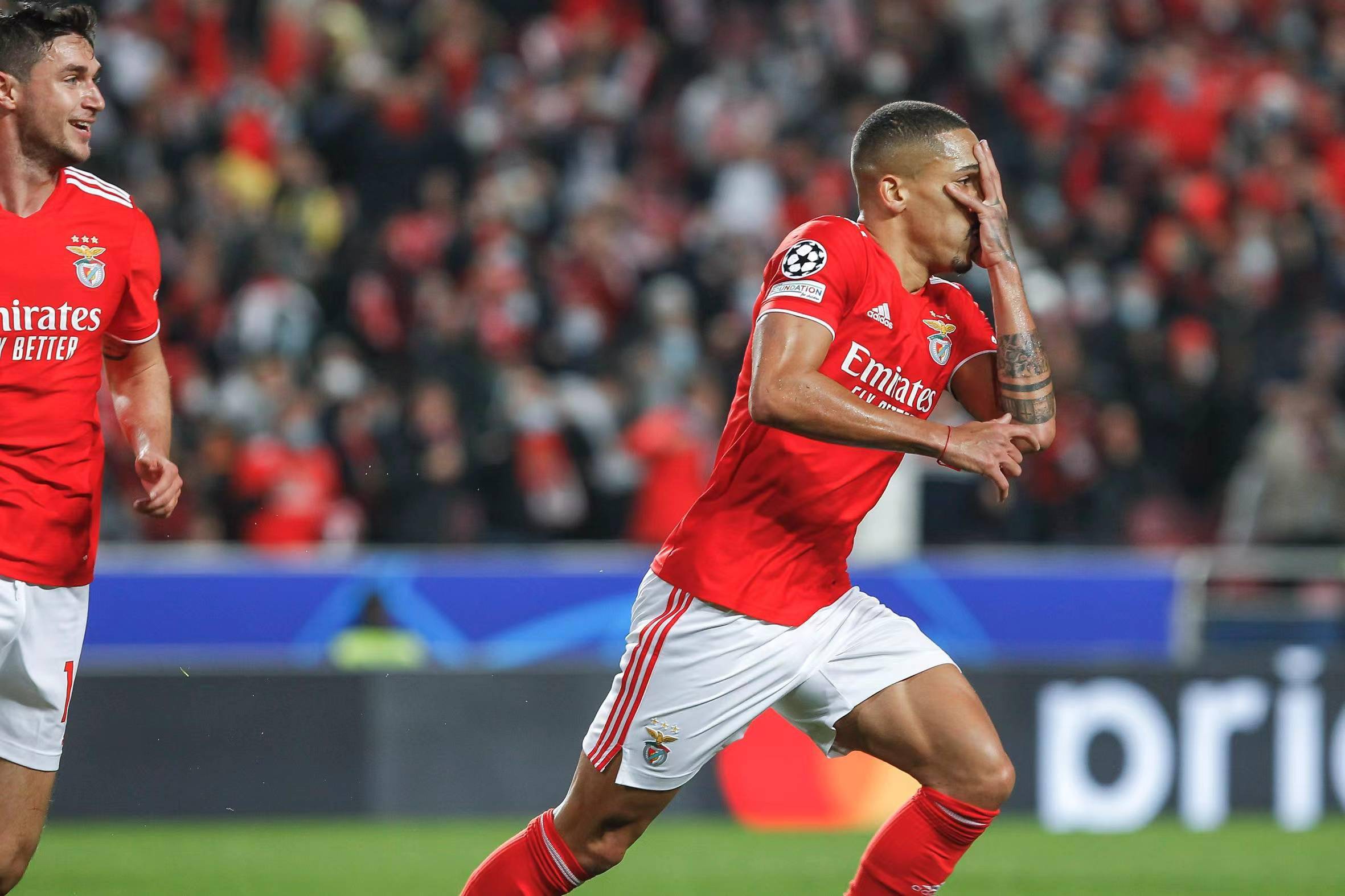 爱游戏下载-美因茨惊险战胜劲旅，保级希望重燃