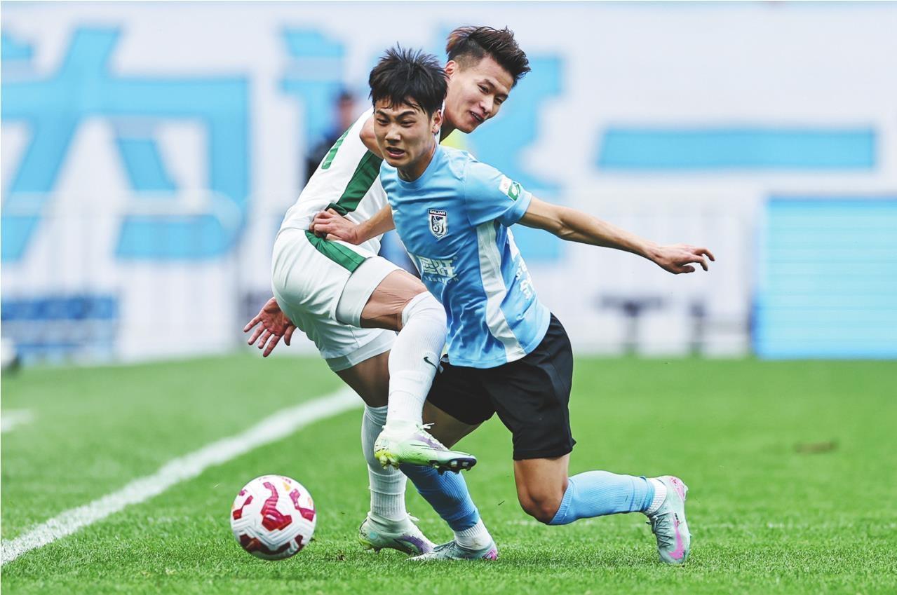 比赛紧张刺激，球员机智应对的简单介绍