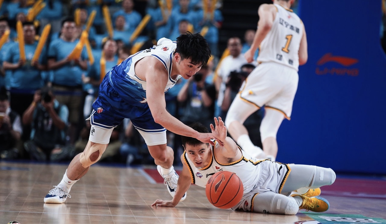 辽宁男篮再次胜出，实力强劲