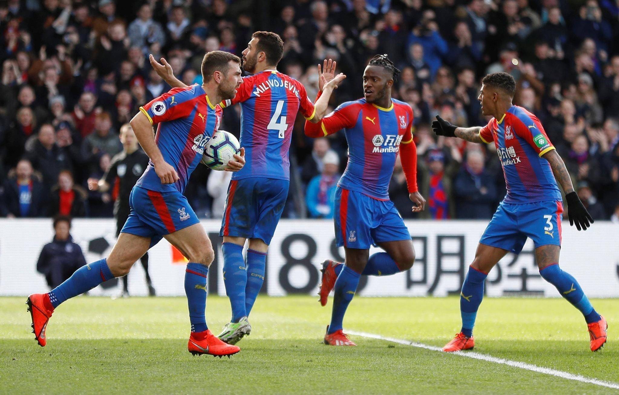 包含埃弗顿主场输球争议，遭遇主场失利的词条