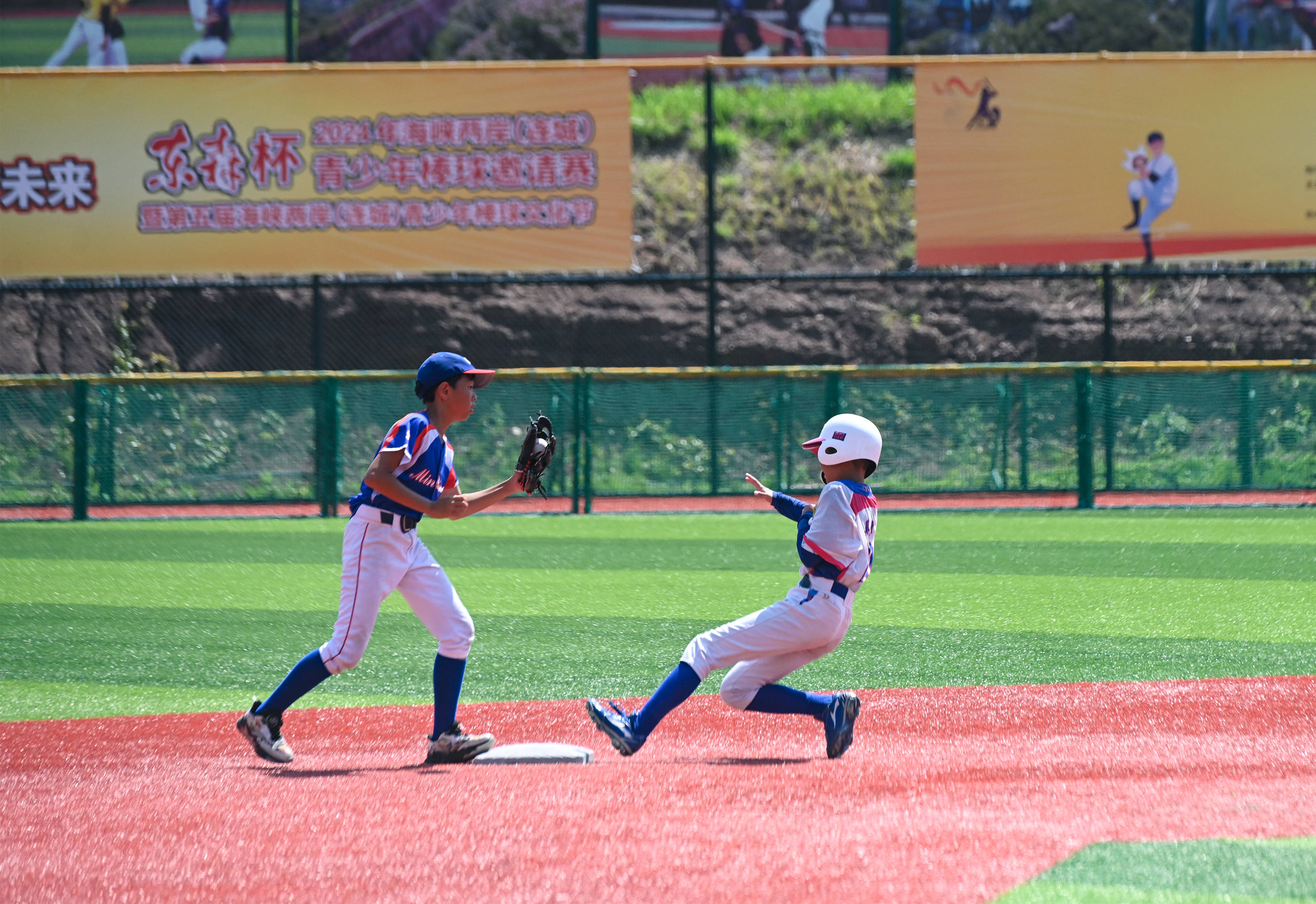 爱游戏竞技-包含棒球比赛场面激烈,选手奋力对抗的词条