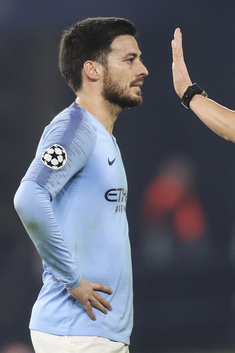 沙尔克后卫意外受伤，将暂时休战的简单介绍