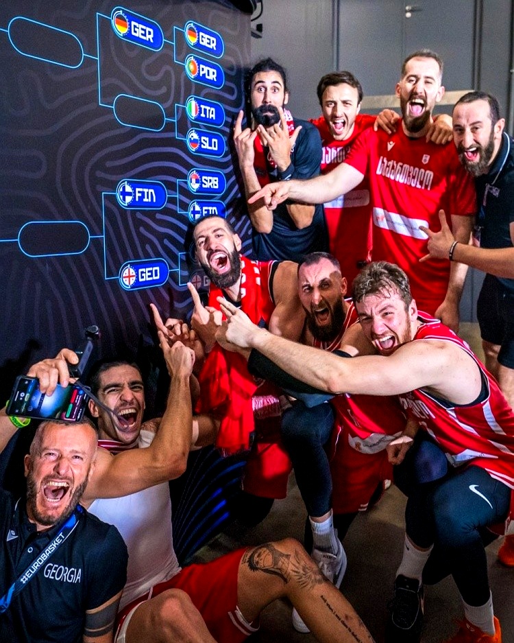 包含欧洲锦标赛:顶尖球队角逐争夺冠军头衔的词条 包含欧洲锦标赛:顶尖球队角逐争夺冠军头衔的词条