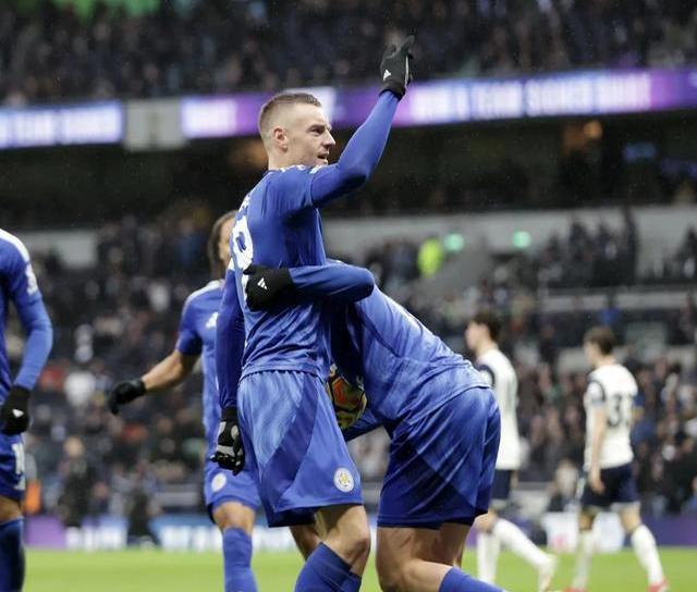 爱游戏app下载-莱斯特城客场不敌强敌，遭遇三连败