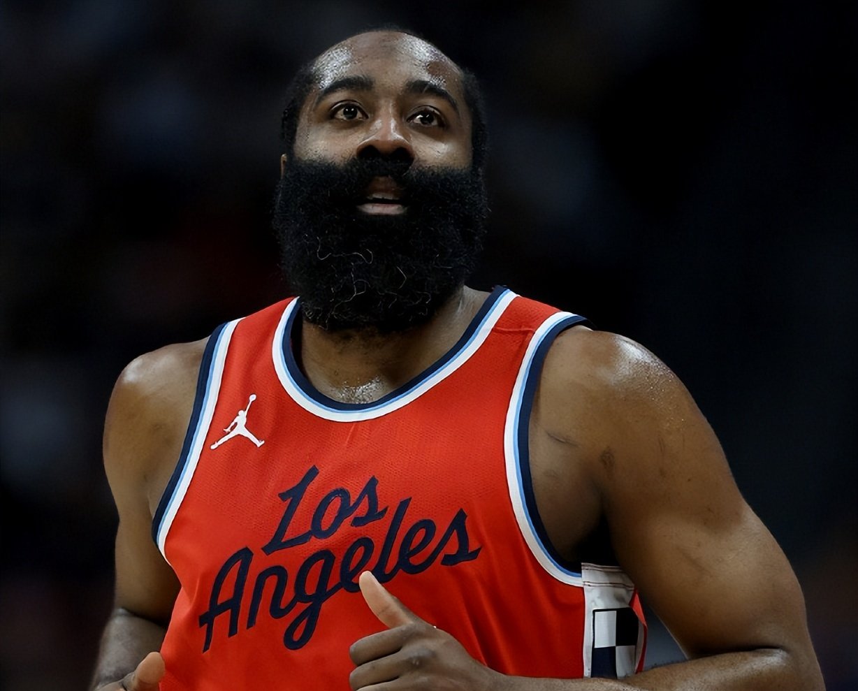 爱游戏官方入口-雄鹿队迎来胜利，大胡子发挥关键的简单介绍