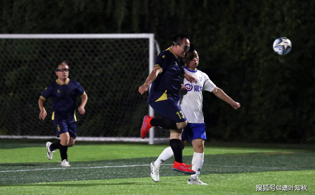 足球比赛实况直播,精彩对决上演 足球比赛实况直播,精彩对决上演